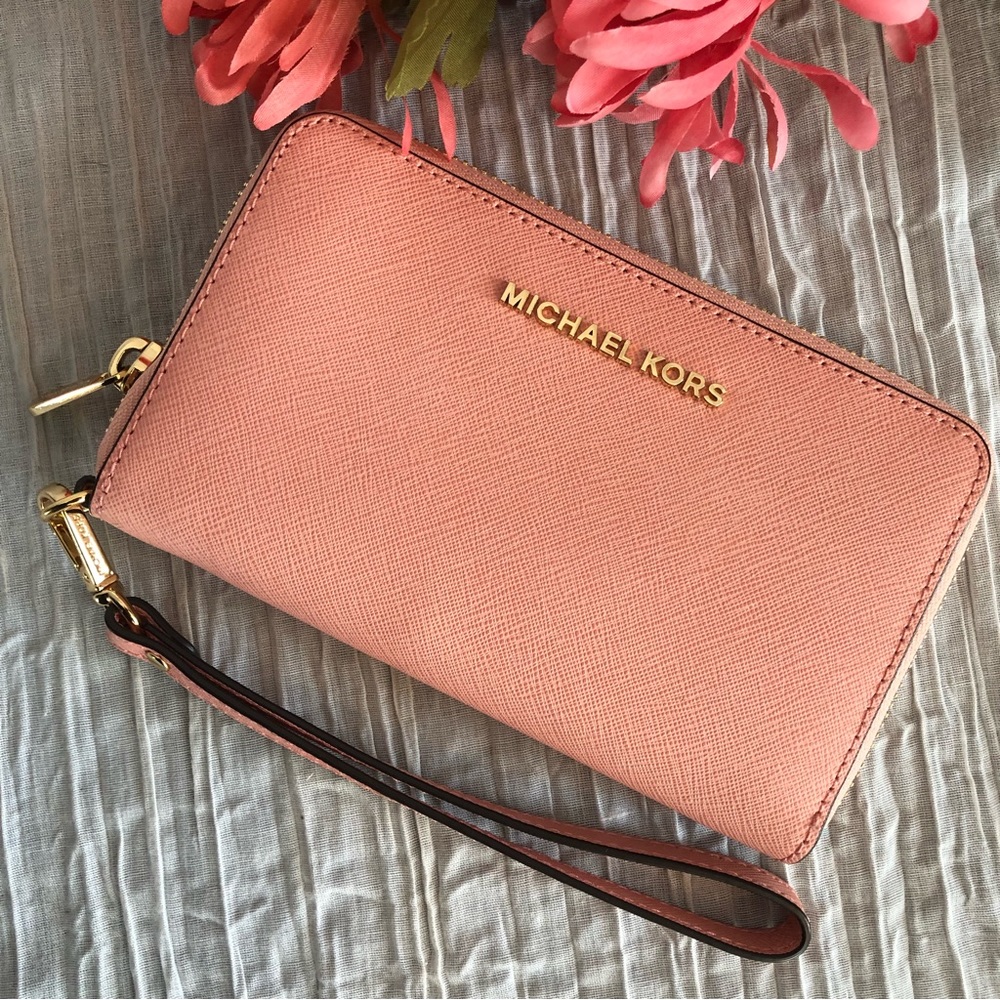COPY - MICHAEL KORS Jet Set pink pebbled leather zip around wallet wristlet gol…